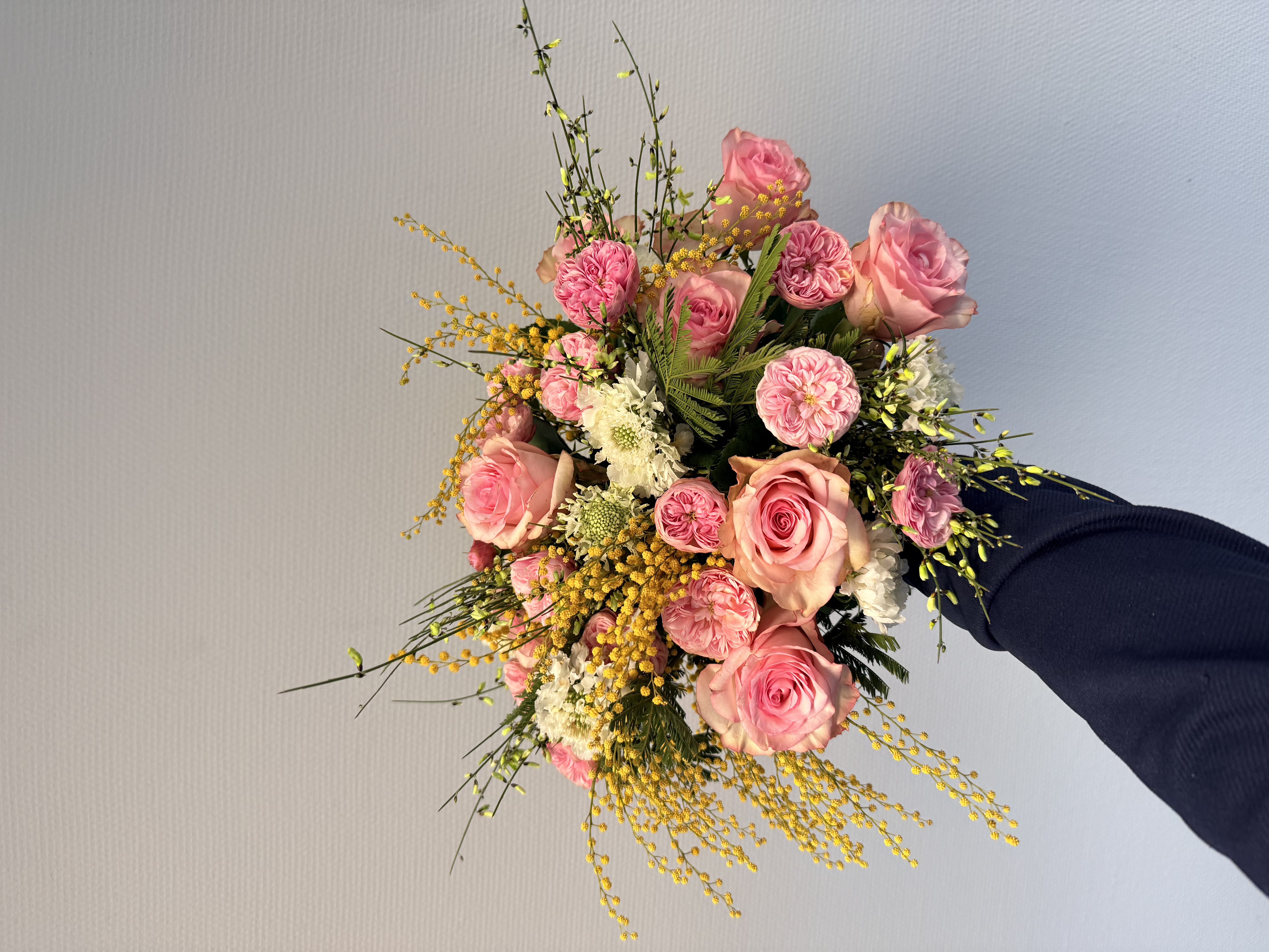 How to Make Cut Flowers Last Longer: 7 Simple Tips